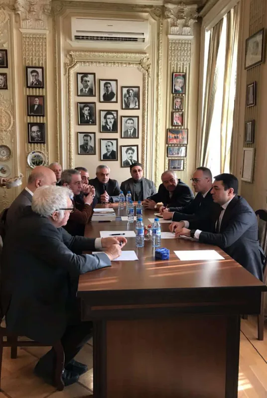 Adil Kərimli yazıçılarla görüşdü