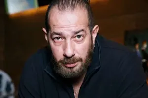 “18-19 yaşımda meyxana demişəm”