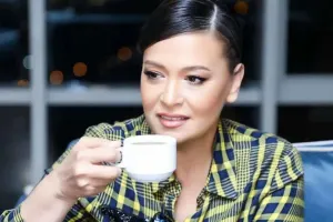 “Elə həyat yaşa ki, ailə qurduğun adamla başı yuxarı gəzəsən”