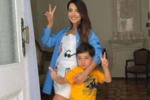 “Tanımayan olsa, deyər, nə gözəl anadır”