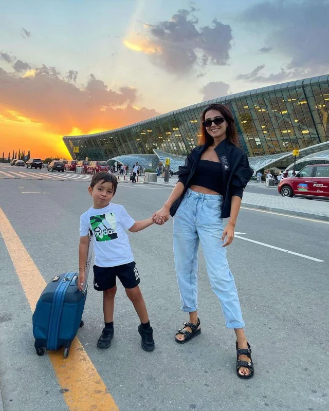 “Tanımayan olsa, deyər, nə gözəl anadır”