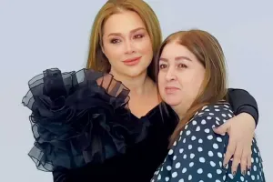 Xatirə anası ilə pozalar verdi