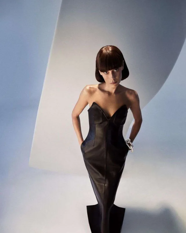 Cansunun topuğu çatladı