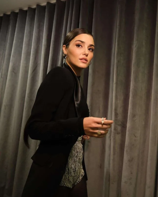 Hande milyarder sevgilisi ilə hava limanında