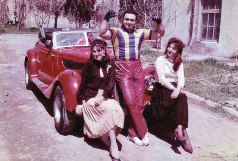 36 il əvvəlki fotosunu paylaşdı