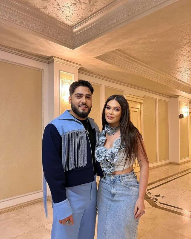 Səhnə libası ilə diqqət çəkdi