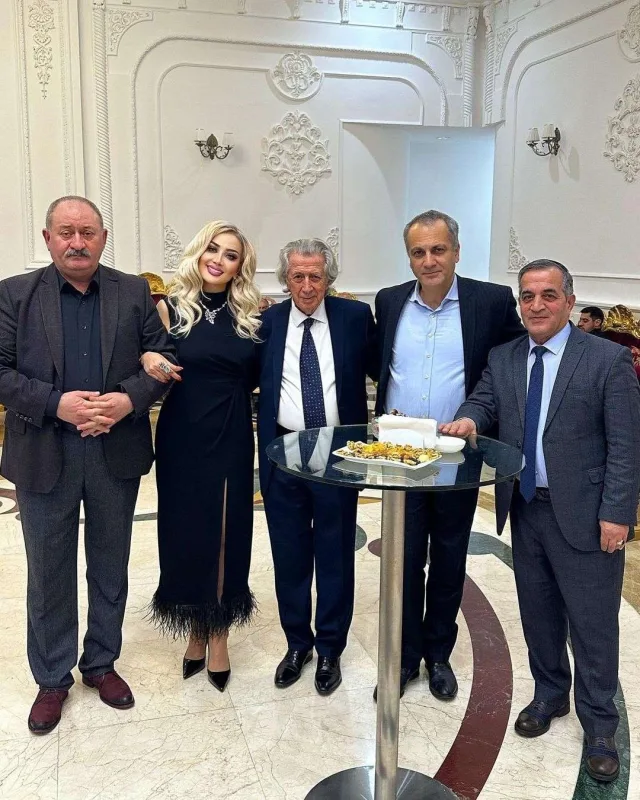 Əməkdar artist qızına toy etdi
