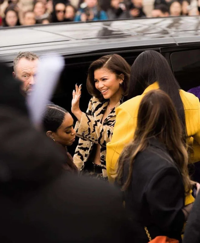 Zendaya print libası ilə gündəmdə