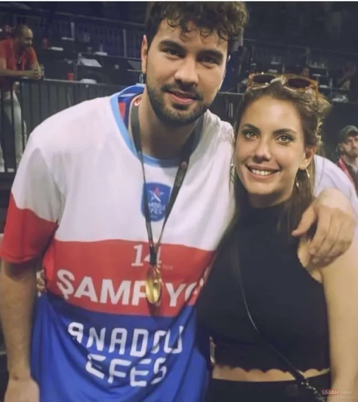 “Yasak elma” ulduzunun toyu təxirə düşdü