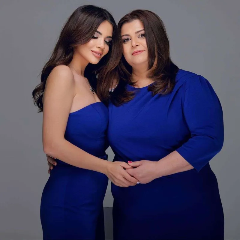 Məşhurlar anaları ilə birgə kamera qarşısında