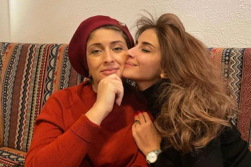 “O gülürsə, həyat gözəldir”