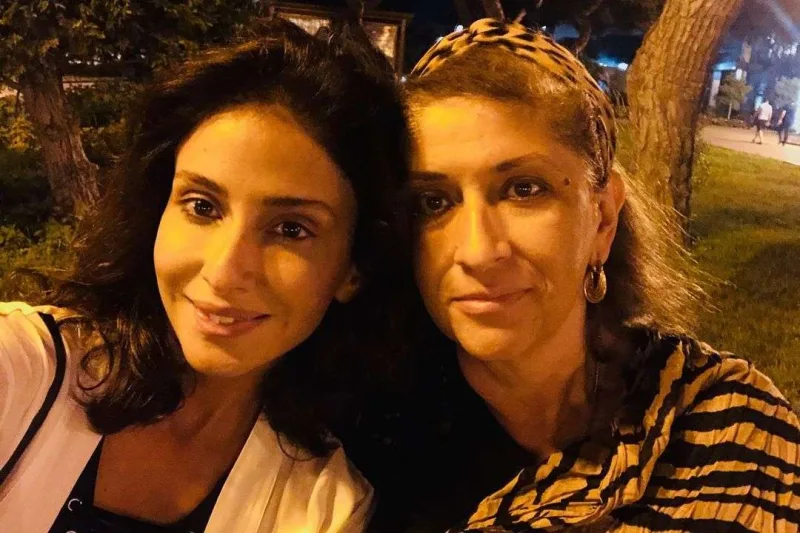 “O gülürsə, həyat gözəldir”