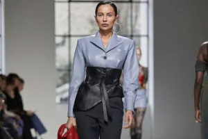 Günay Paris dəb həftəsində podiuma çıxdı