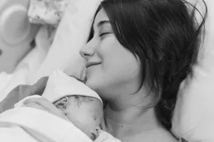 Hazal qızını ilk dəfə paylaşdı