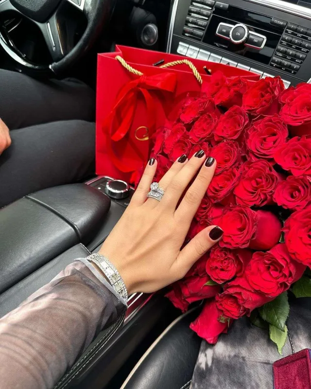 Xanımına 14 minlik üzük aldı