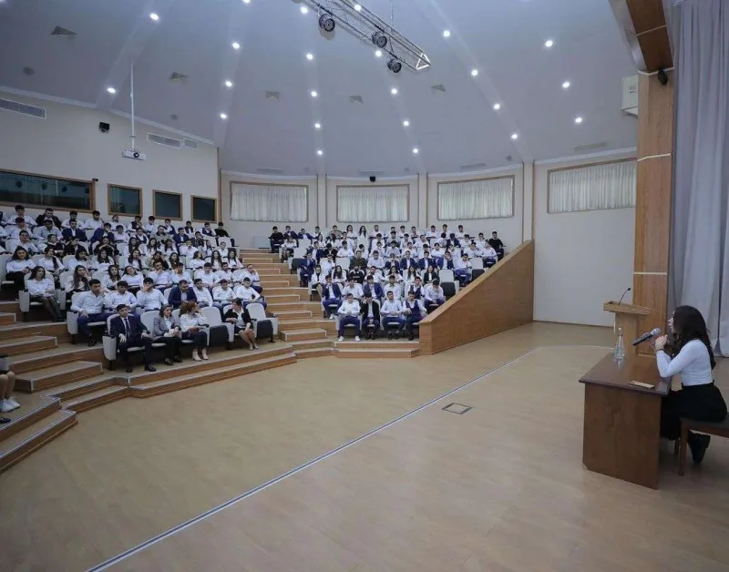 “Naxçıvan” Universitetində Oksana ilə görüş