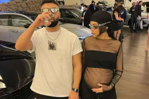 Paster hamilə xanımı ilə…