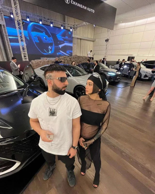 Paster hamilə xanımı ilə…