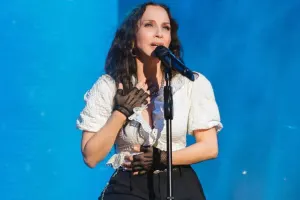 “Siz kişilər, deyin ki, çətin adamam”