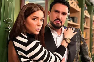 Ayanla oxudu, qədəhi yerə atıb sındırdı