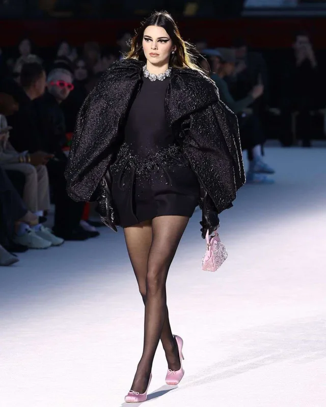 Supermodellər “Versace” moda şousunda