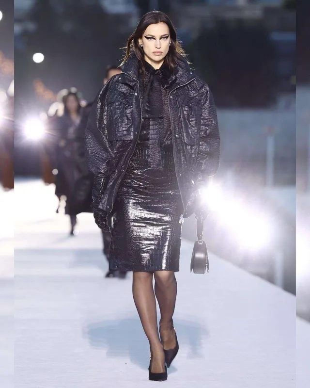 Supermodellər “Versace” moda şousunda