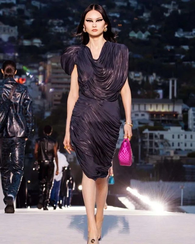 Supermodellər “Versace” moda şousunda