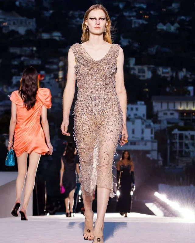 Supermodellər “Versace” moda şousunda