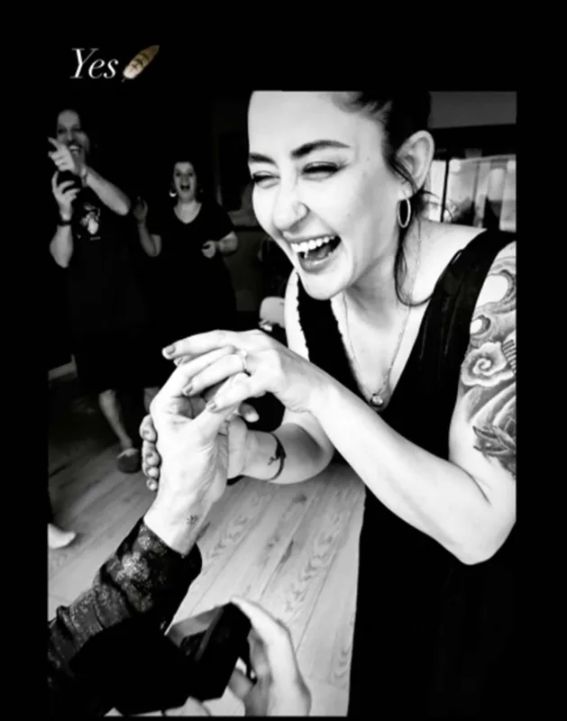 Melek Mosso ailə qurur