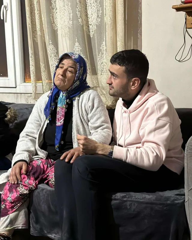 CZN Burak Tahanın ailəsini ziyarət etdi