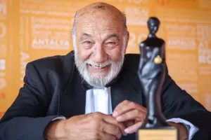 92 yaşlı aktyorun vəziyyəti ağırdır