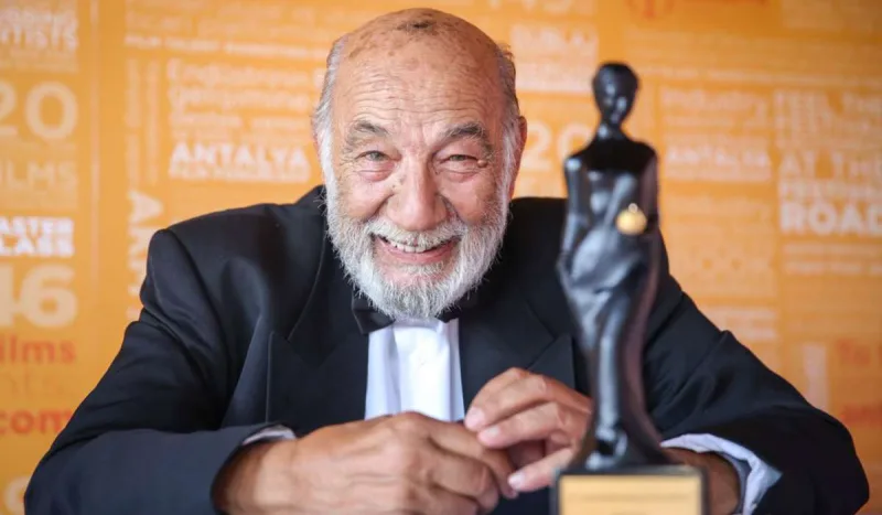 92 yaşlı aktyorun vəziyyəti ağırdır