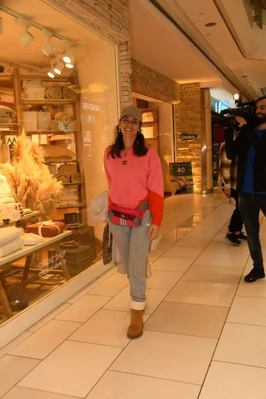 Gökçe makiyajsız halından məmnundur