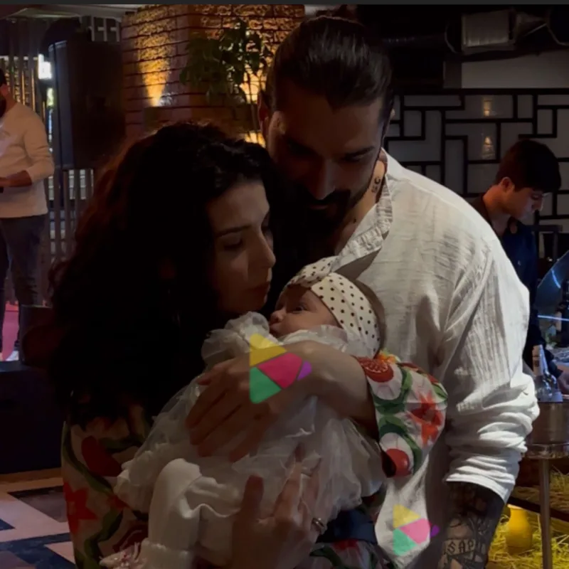 İbrahimlə Aydan qızlarının üzünü ilk dəfə göstərdi