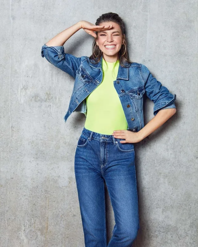 Aslı körpəsini bu ölkədə dünyaya gətirəcək