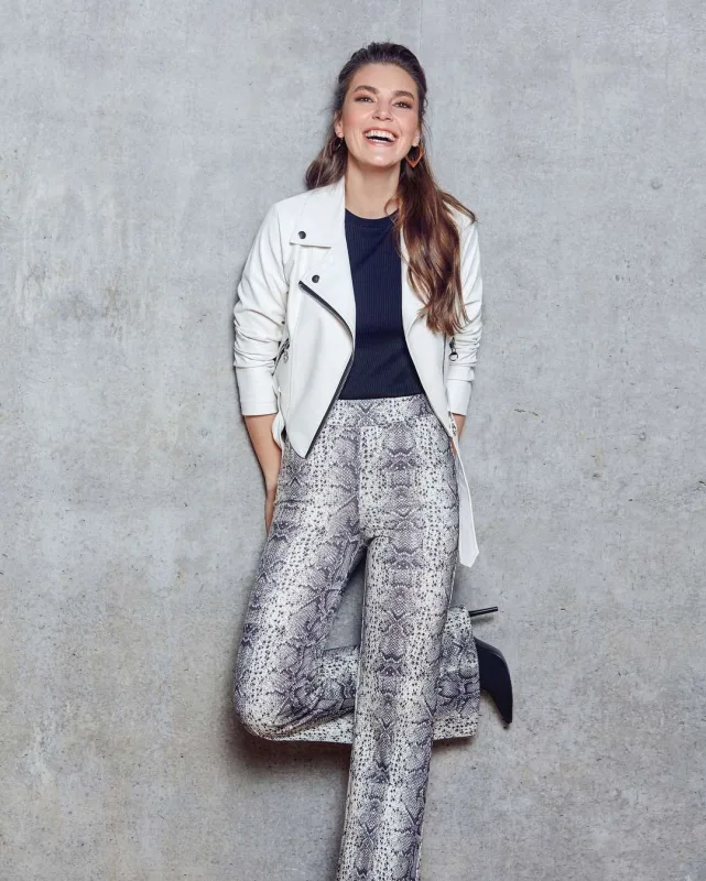 Aslı körpəsini bu ölkədə dünyaya gətirəcək