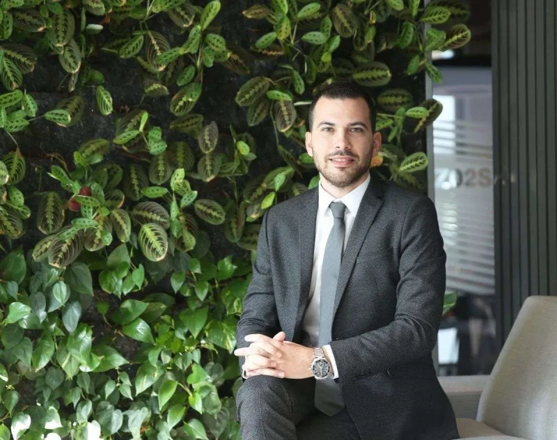 Aslı London xəbərlərini yalanladı