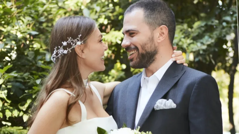 Aslı London xəbərlərini yalanladı