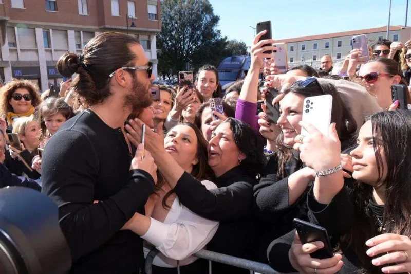 İtalyan fanatları Can üçün izdiham yaratdı
