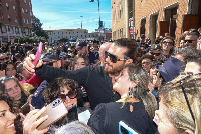 İtalyan fanatları Can üçün izdiham yaratdı