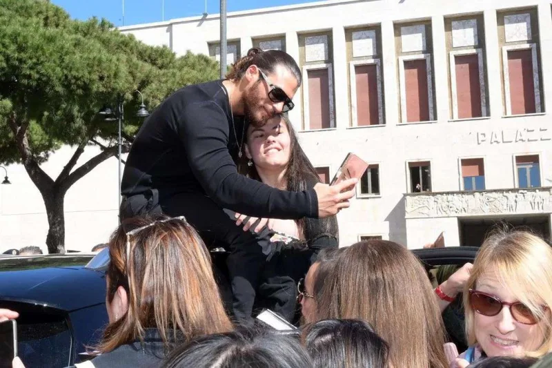 İtalyan fanatları Can üçün izdiham yaratdı