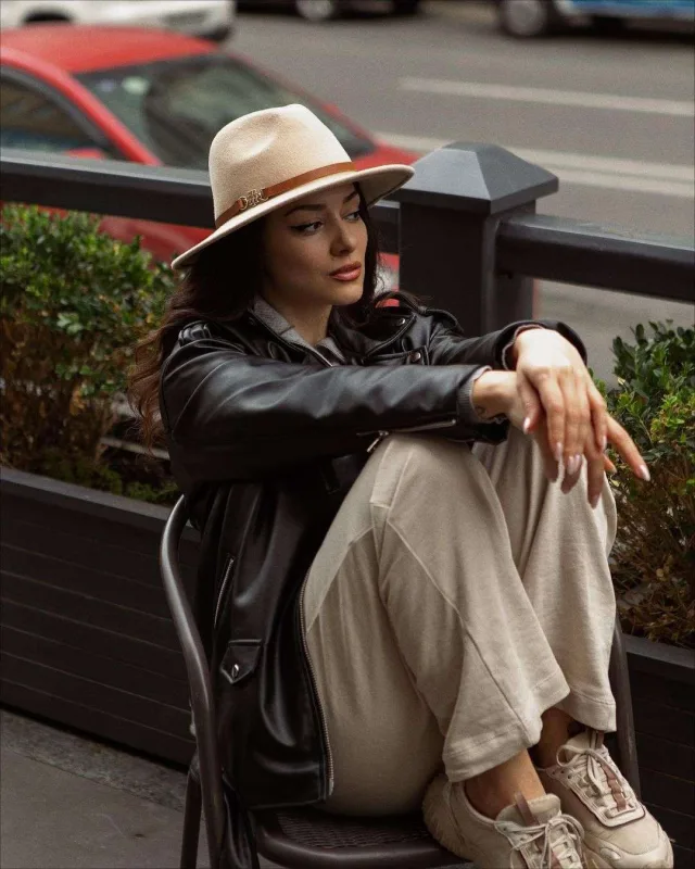 Bir kanalda iki işə başladı