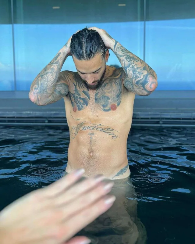 Maluma çılpaq fotoları ilə gündəmdə