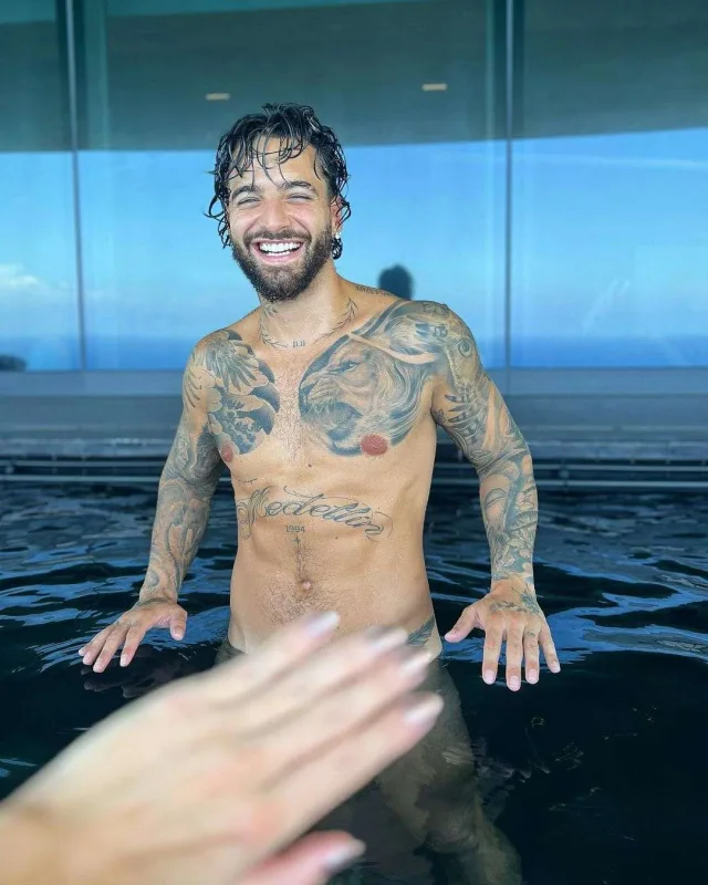 Maluma çılpaq fotoları ilə gündəmdə