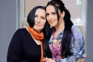 Aşıq Ulduzun müğənni qızı xaricə köçüb