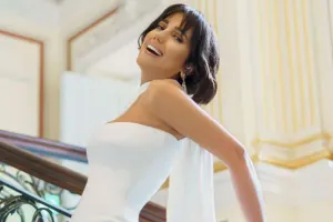 Lalə qızları ilə şəklini paylaşdı