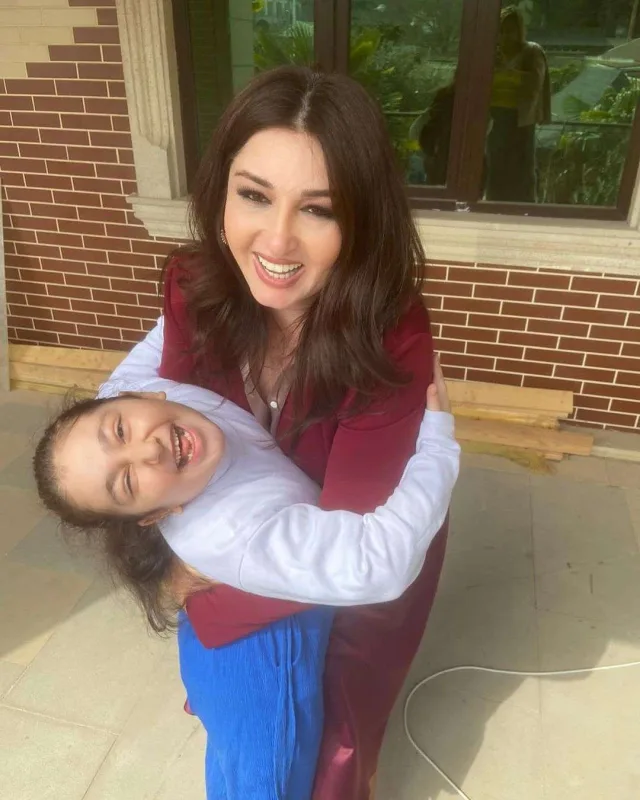 Dilarə Tünzalənin qızı ilə