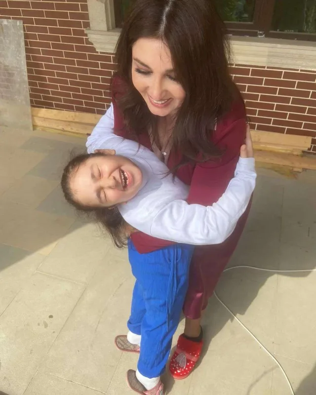 Dilarə Tünzalənin qızı ilə