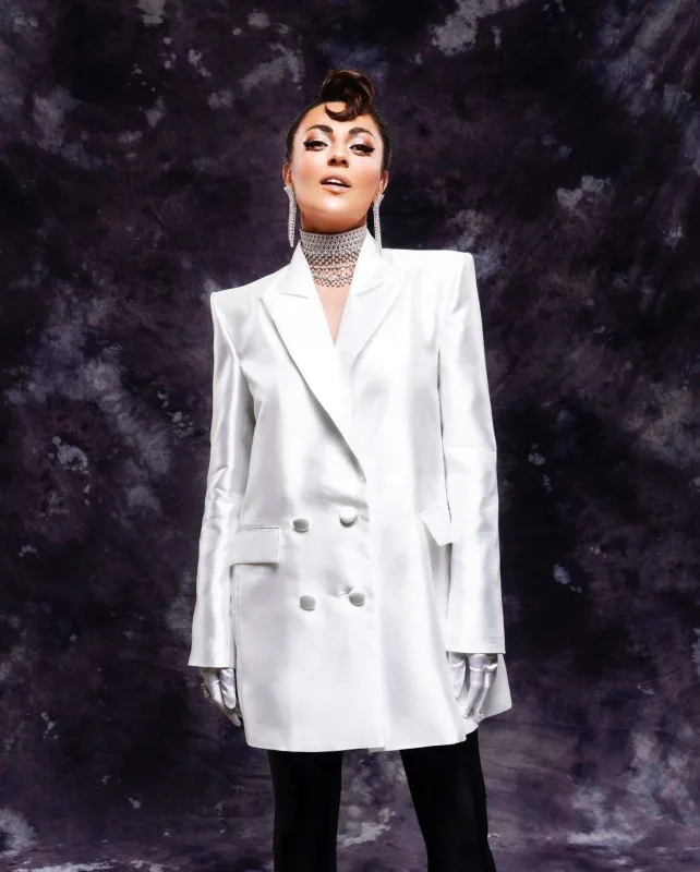 Gülaydan yeni mahnı və fotosessiya