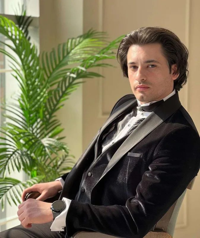 Nüsrət Kəsəmənlinin nəvəsi ailə qurdu